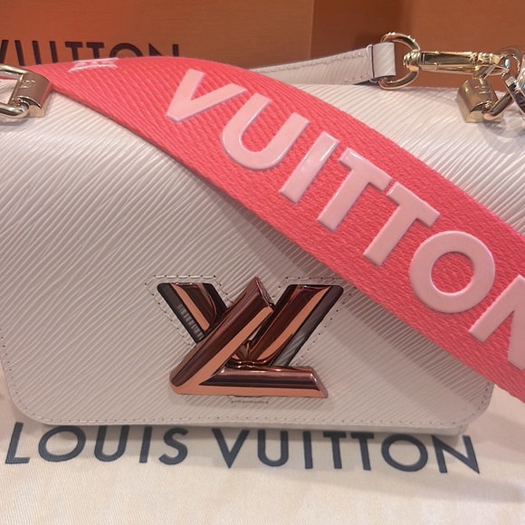 Louis Vuitton Twist PM gradient 2022 collection ๐ - Picture 3 of 17
